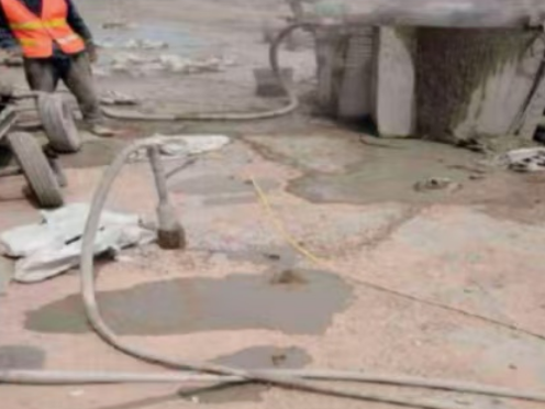 牡丹水泥混凝土路面板底注浆技术 路面脱空注浆整治方案