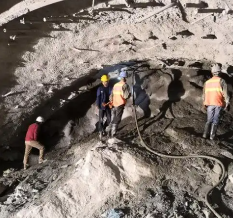 牡丹拱顶带模注浆料的施工流程及注意事项